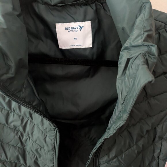 Old Navy Active Puffer Vest - Picture 3 of 6